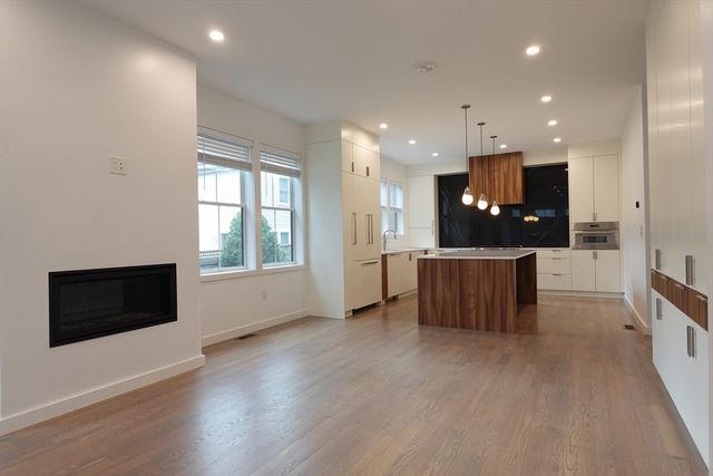 70 Walker 2, Newton, MA 02460