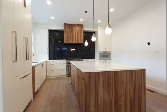 70 Walker 2, Newton, MA 02460