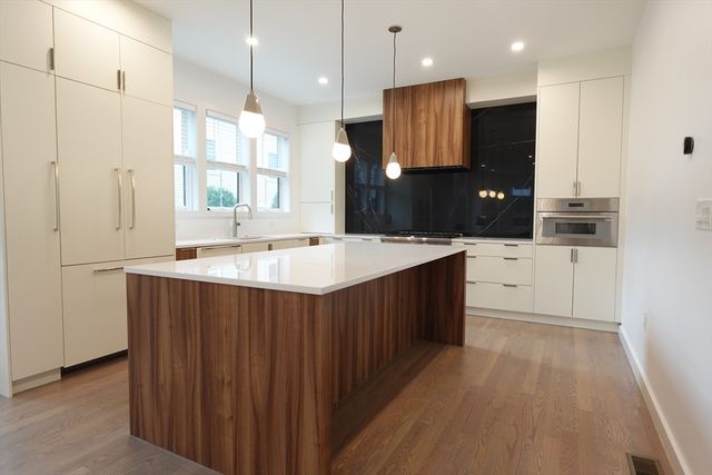 70 Walker 2, Newton, MA 02460