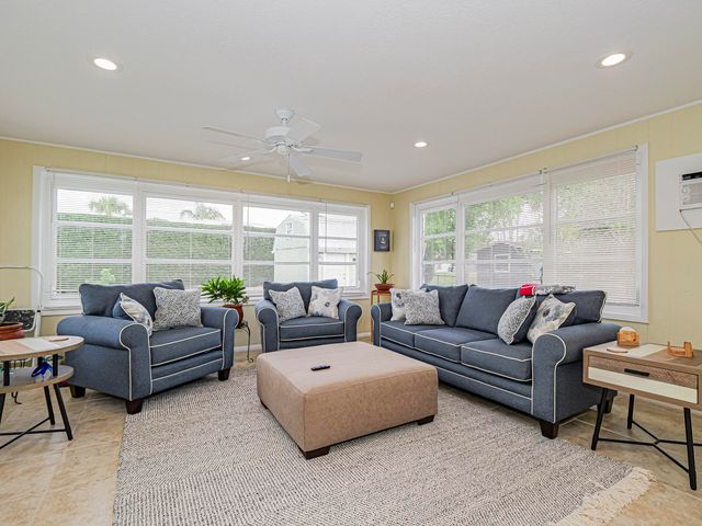 573 Autumn Terrace, Sebastian, FL 32958