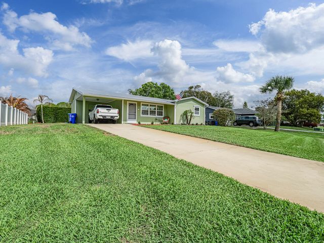 573 Autumn Terrace, Sebastian, FL 32958