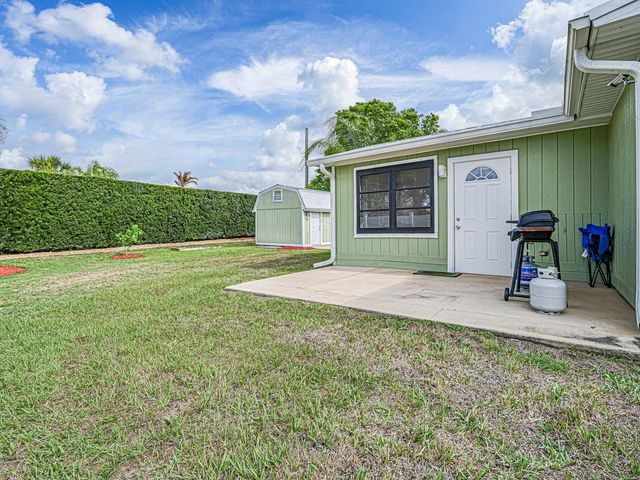 573 Autumn Terrace, Sebastian, FL 32958