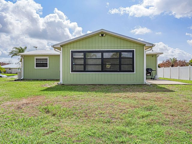 573 Autumn Terrace, Sebastian, FL 32958