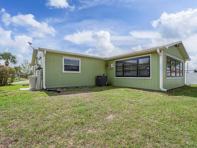 573 Autumn Terrace, Sebastian, FL 32958