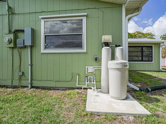 573 Autumn Terrace, Sebastian, FL 32958