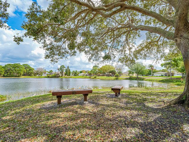 573 Autumn Terrace, Sebastian, FL 32958