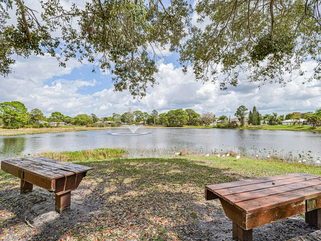 573 Autumn Terrace, Sebastian, FL 32958