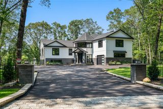 5 N Hills Road, East Norwich, NY 11732