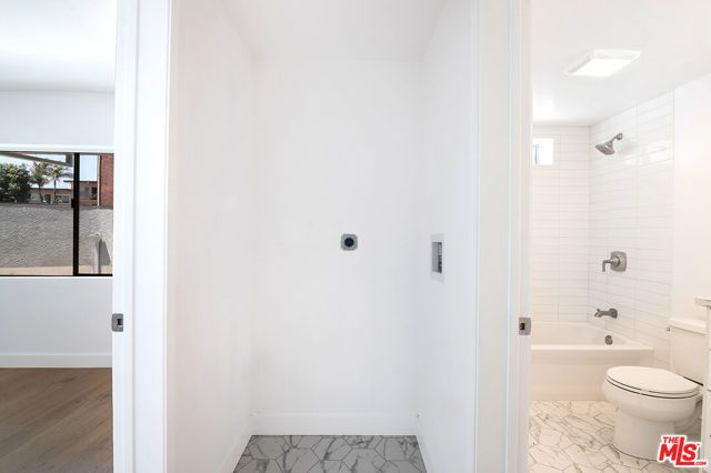 231 E Hyde Park Boulevard, Inglewood, CA 90302