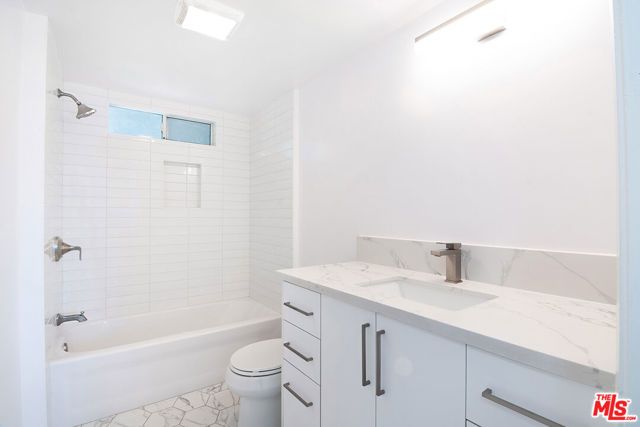 231 E Hyde Park Boulevard, Inglewood, CA 90302