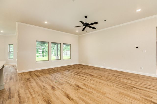 216 Creekside Lane, Lake Jackson, TX 77566