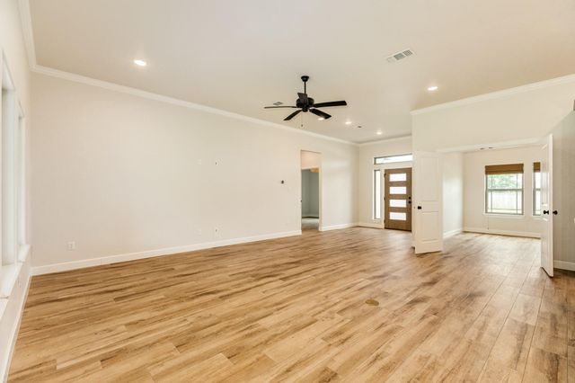 216 Creekside Lane, Lake Jackson, TX 77566