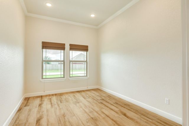 216 Creekside Lane, Lake Jackson, TX 77566