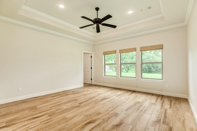 216 Creekside Lane, Lake Jackson, TX 77566