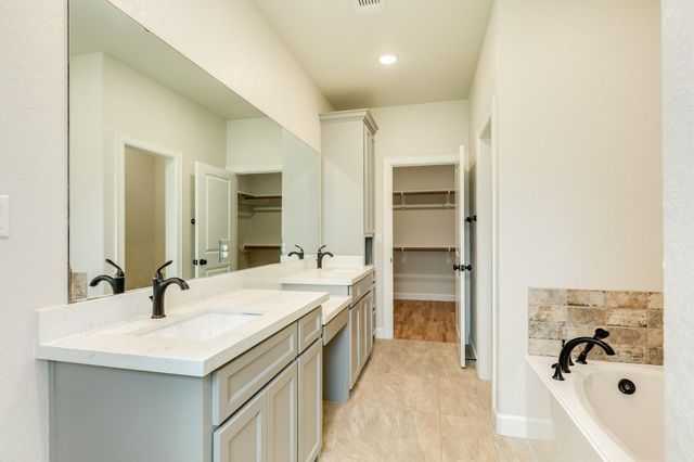 216 Creekside Lane, Lake Jackson, TX 77566