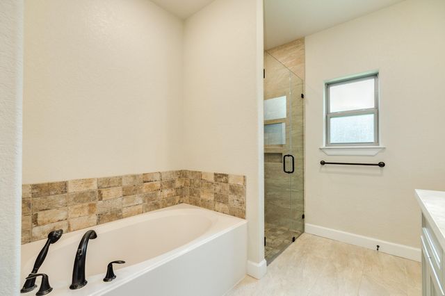 216 Creekside Lane, Lake Jackson, TX 77566