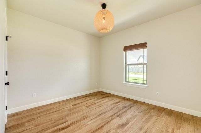 216 Creekside Lane, Lake Jackson, TX 77566