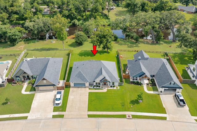 216 Creekside Lane, Lake Jackson, TX 77566