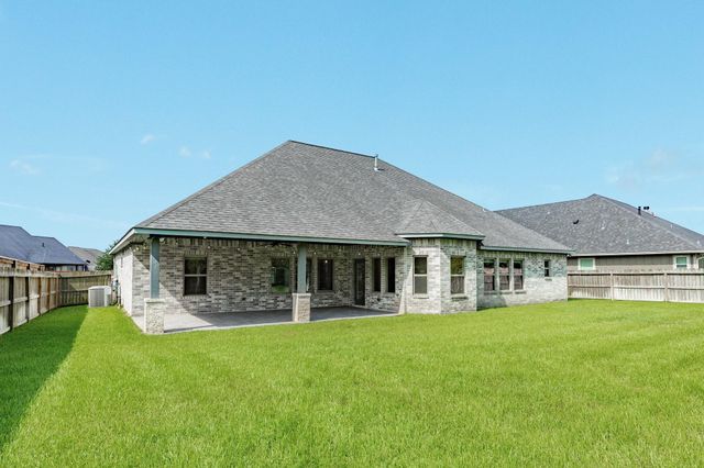 216 Creekside Lane, Lake Jackson, TX 77566