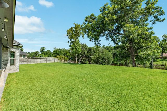 216 Creekside Lane, Lake Jackson, TX 77566