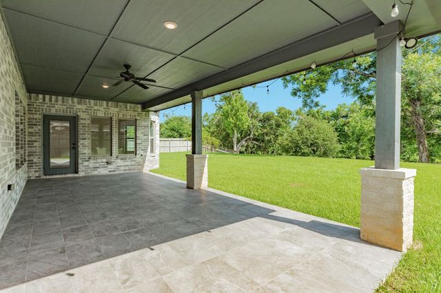 216 Creekside Lane, Lake Jackson, TX 77566