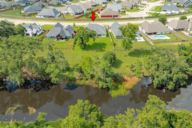 216 Creekside Lane, Lake Jackson, TX 77566