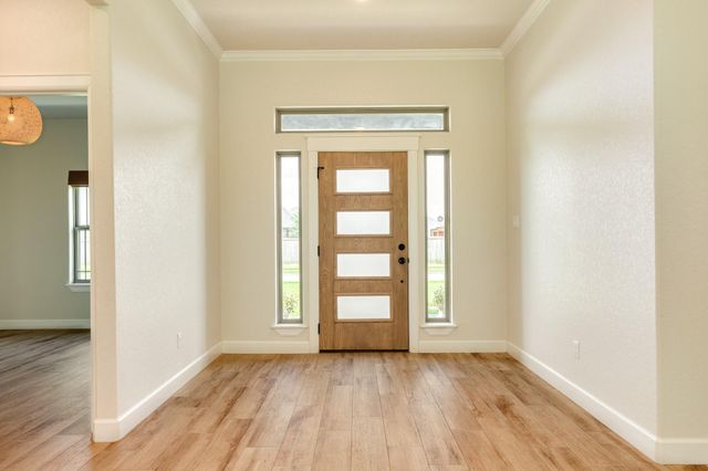 216 Creekside Lane, Lake Jackson, TX 77566