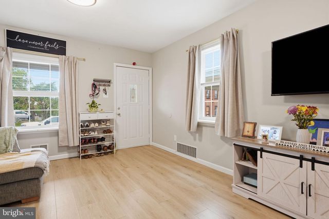 214 WASHINGTON ST, Morrisville, PA 19067