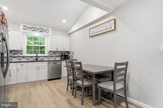 214 WASHINGTON ST, Morrisville, PA 19067