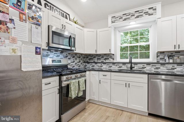 214 WASHINGTON ST, Morrisville, PA 19067