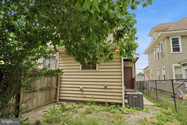 214 WASHINGTON ST, Morrisville, PA 19067