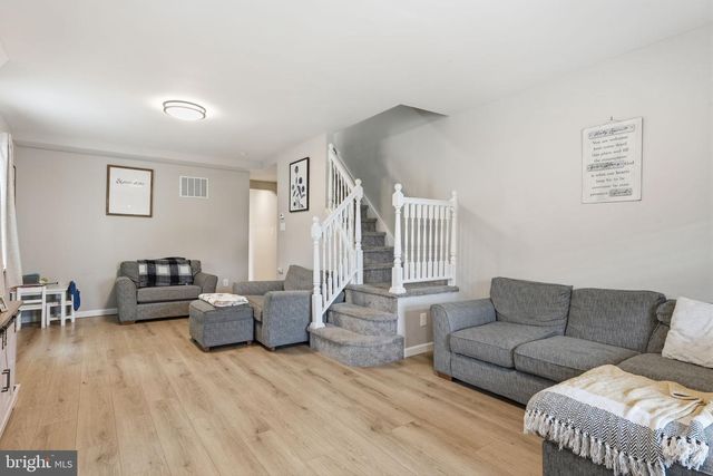 214 WASHINGTON ST, Morrisville, PA 19067