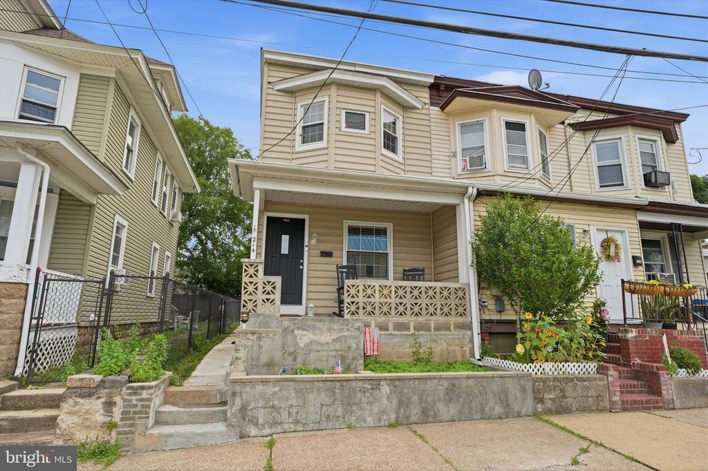 214 WASHINGTON ST, Morrisville, PA 19067