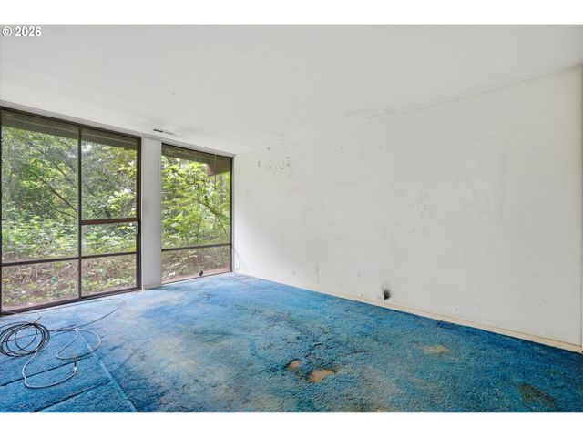 10933 S RIVERSIDE Dr, Portland, OR 97219