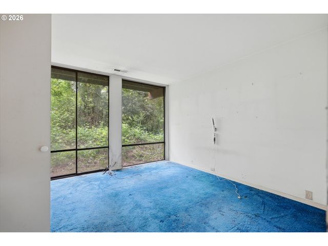 10933 S RIVERSIDE Dr, Portland, OR 97219