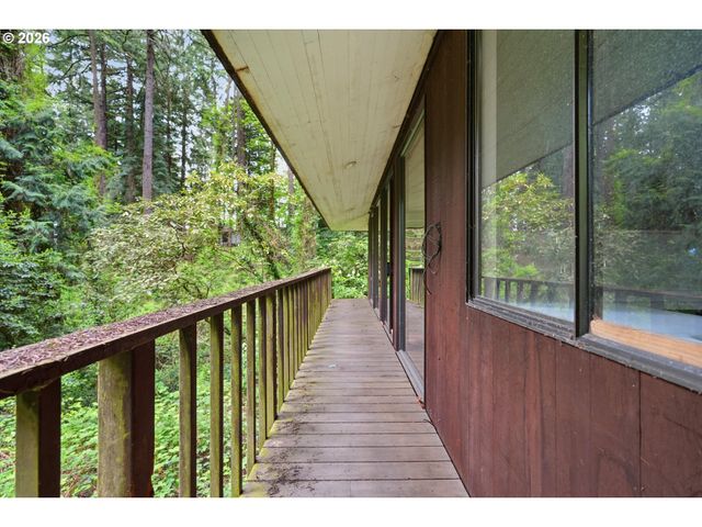 10933 S RIVERSIDE Dr, Portland, OR 97219