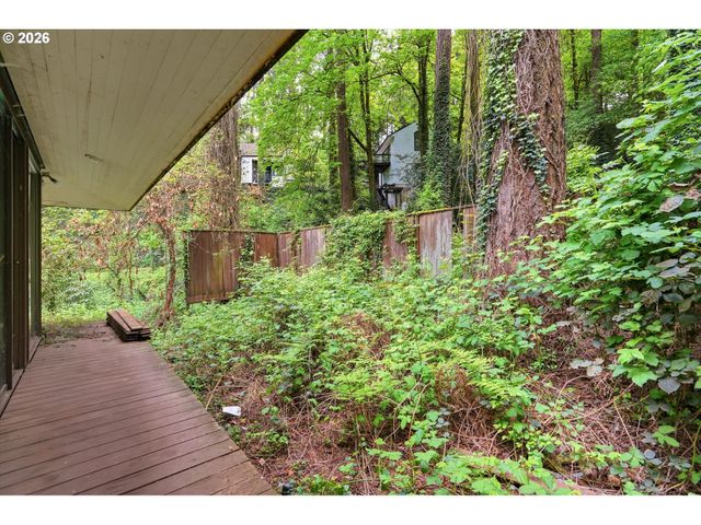 10933 S RIVERSIDE Dr, Portland, OR 97219