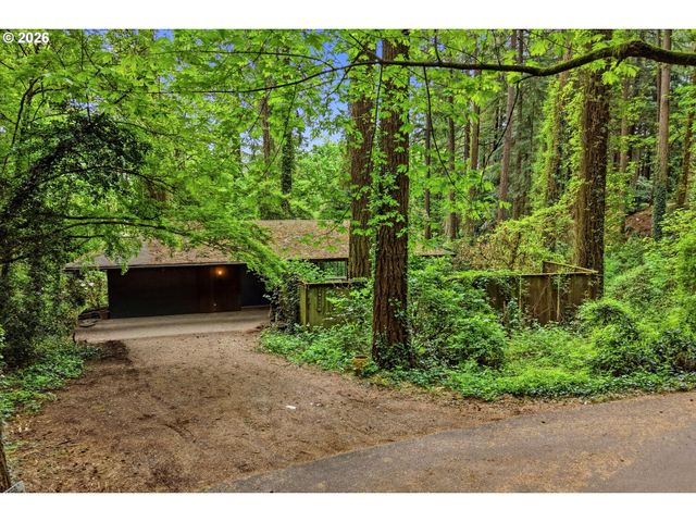 10933 S RIVERSIDE Dr, Portland, OR 97219