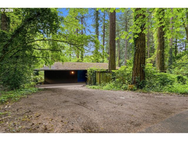 10933 S RIVERSIDE Dr, Portland, OR 97219