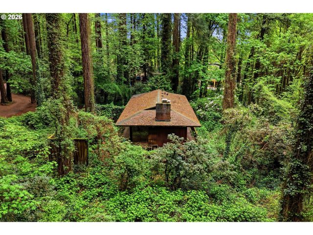 10933 S RIVERSIDE Dr, Portland, OR 97219