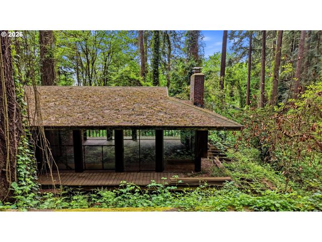 10933 S RIVERSIDE Dr, Portland, OR 97219