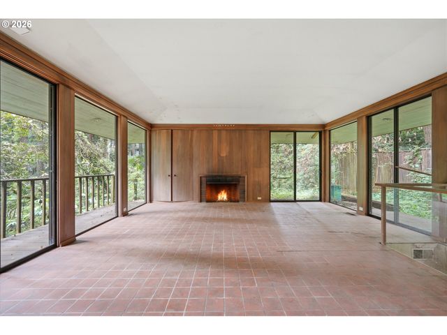 10933 S RIVERSIDE Dr, Portland, OR 97219