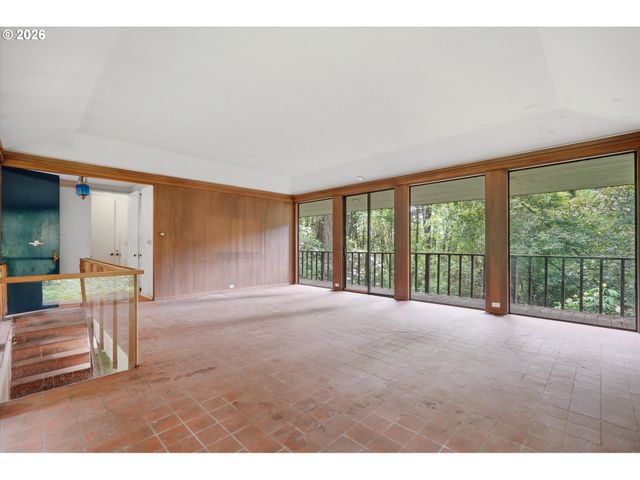 10933 S RIVERSIDE Dr, Portland, OR 97219