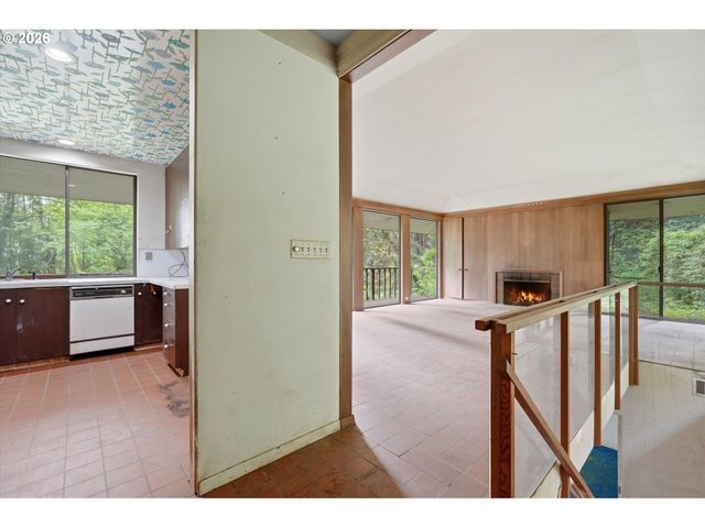 10933 S RIVERSIDE Dr, Portland, OR 97219