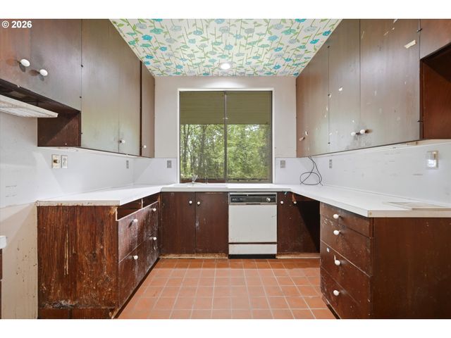 10933 S RIVERSIDE Dr, Portland, OR 97219