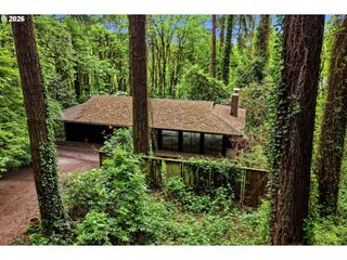 10933 S RIVERSIDE Dr, Portland, OR 97219