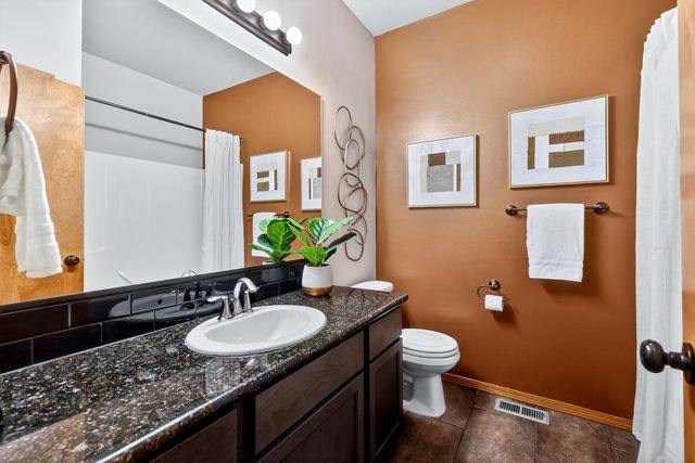 1003 S Henry Rd, Greenacres, WA 99016