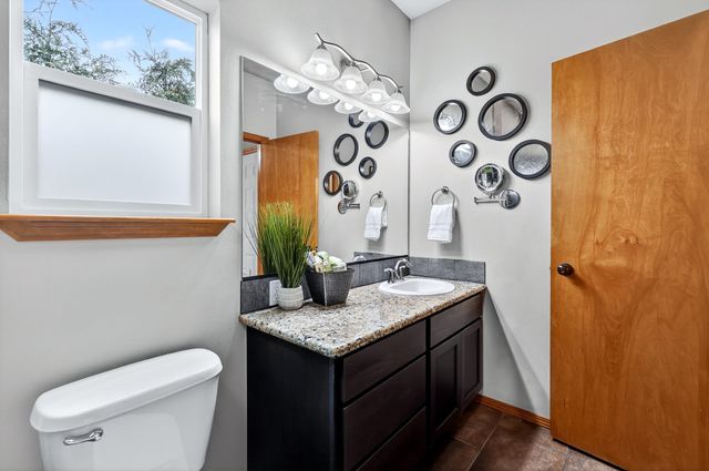 1003 S Henry Rd, Greenacres, WA 99016