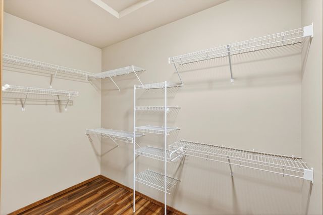 1003 S Henry Rd, Greenacres, WA 99016