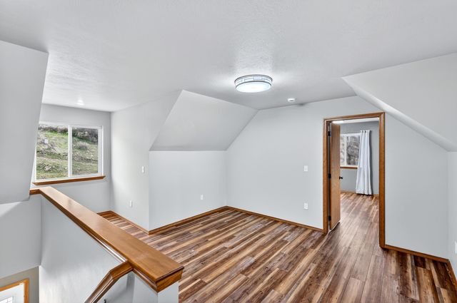 1003 S Henry Rd, Greenacres, WA 99016